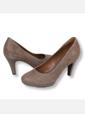 Clarks Delsie Bliss Heels Brown Nubuck Almond Toe Cone Heel Cushioned Wide Shoes